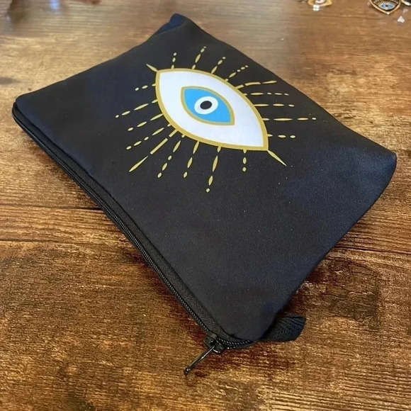 ❤️ NEW 2/$20 or 3/$25 Black Evil Eye Graphic Makeup Travel Bag Cosmetics - Picture 4 of 4